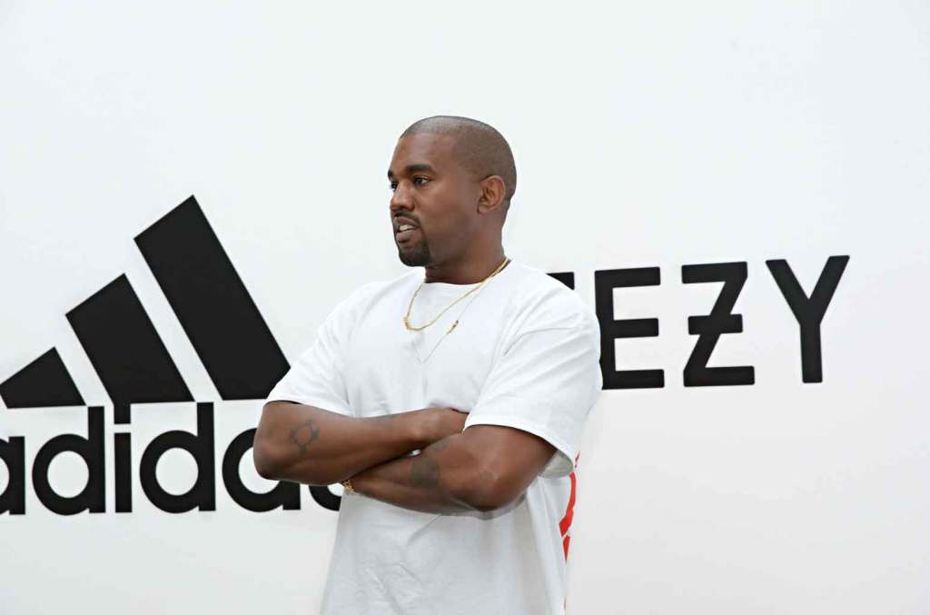 Канье Уэст раскритиковал Adidas за продажу «поддельных Yeezys» и подал на него в суд на 250 миллионов долларов