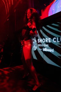 METTE выступает на сцене клуба White Claw Shore Club Sessions Powered by 