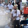 Bon Iver выступает на митинге Камалы Харрис и Тима Уолза в Висконсине: Смотреть