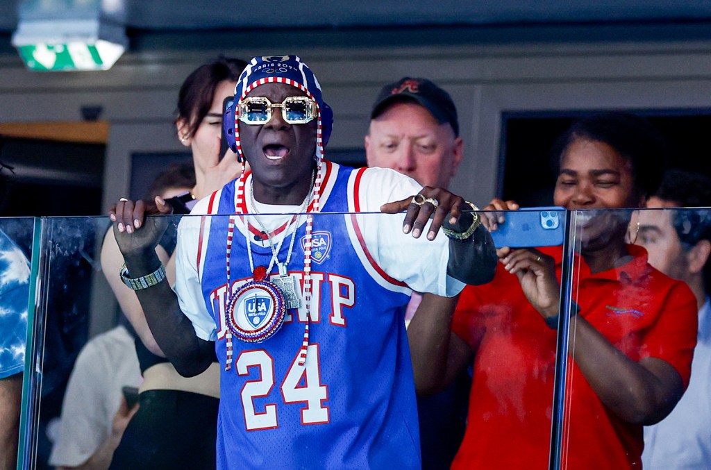 Flavor Flav цитирует текст песни Тейлор Свифт «August» на Олимпийских играх 2024 года