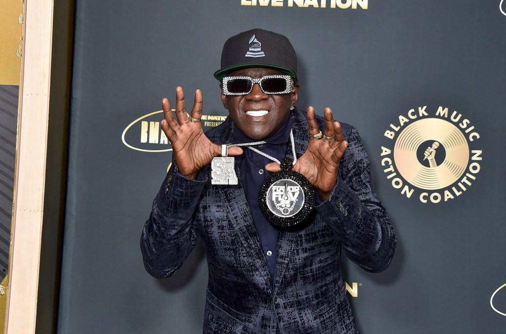 Flavor Flav отмечает 4 года трезвости во Всемирный день психического здоровья