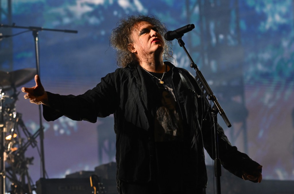 The Cure исполнили «Songs of a Lost World» на концерте в Лондоне: лучшие моменты