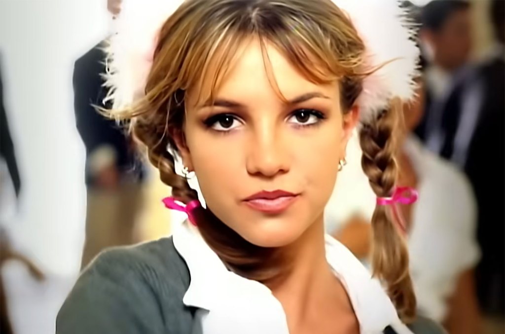 Видео Бритни Спирс «Baby One More Time» превысило 1 миллиард просмотров на YouTube